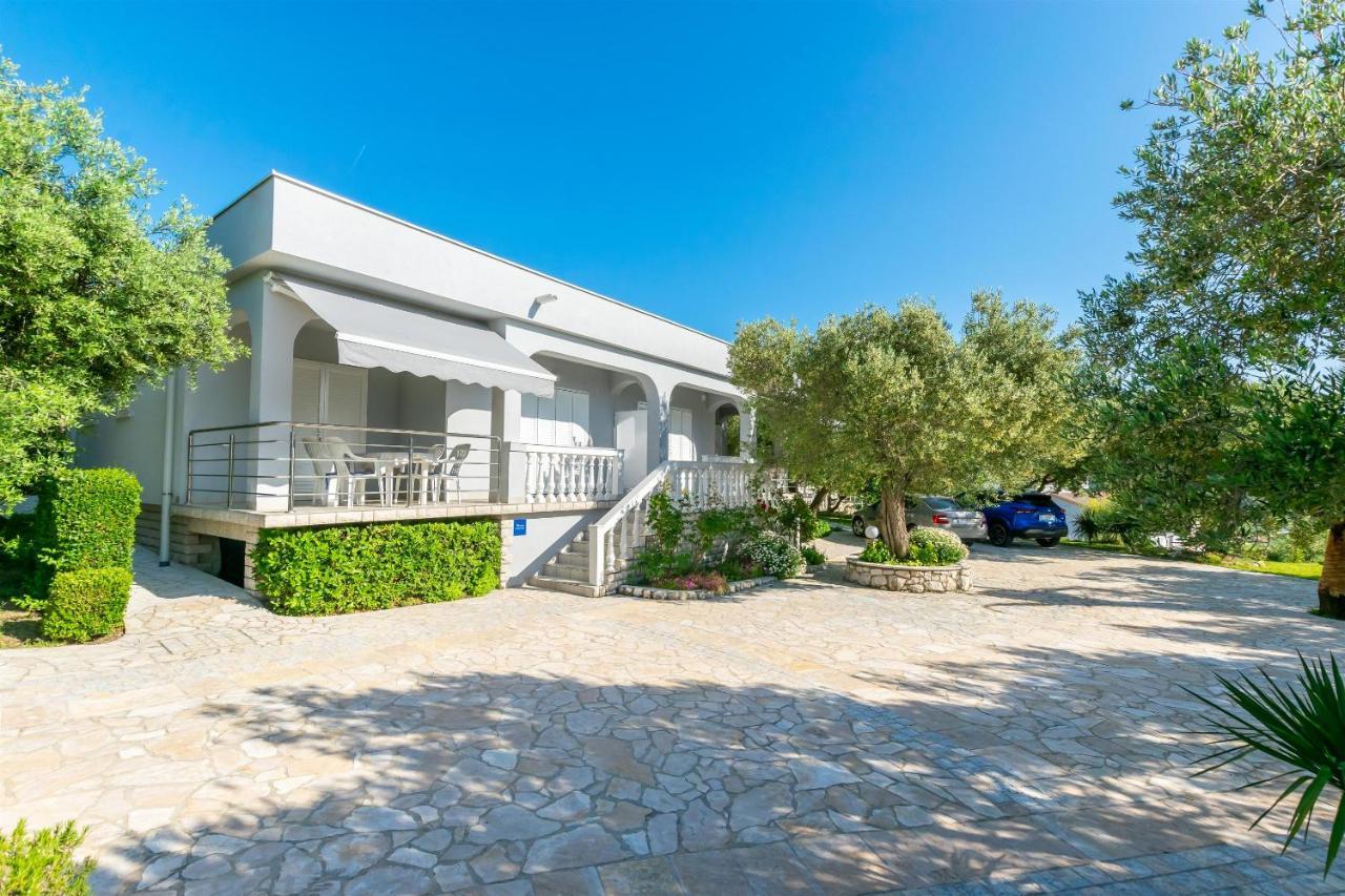 Apartments Anka Kampor Exterior photo