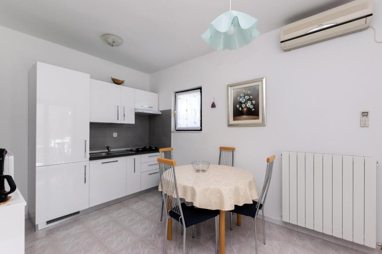 Apartments Anka Kampor Exterior photo